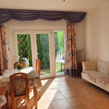 Appartamento Grosses Ferienhaus Plattensee Balaton - Nyaralo Haz 6 Szobaval, 5 Fuerdoszobaval, 3000 Nm Szolad Esterno foto
