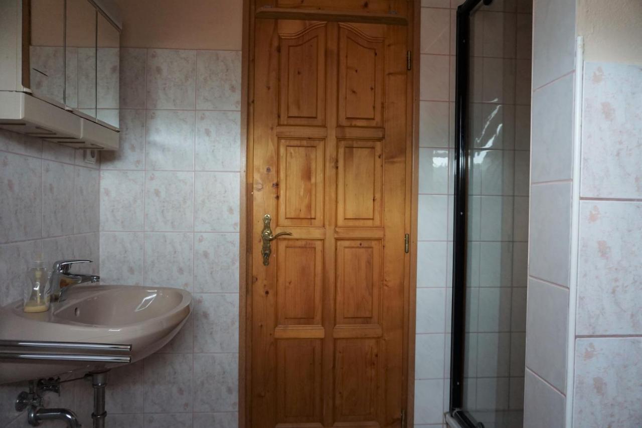 Appartamento Grosses Ferienhaus Plattensee Balaton - Nyaralo Haz 6 Szobaval, 5 Fuerdoszobaval, 3000 Nm Szolad Esterno foto