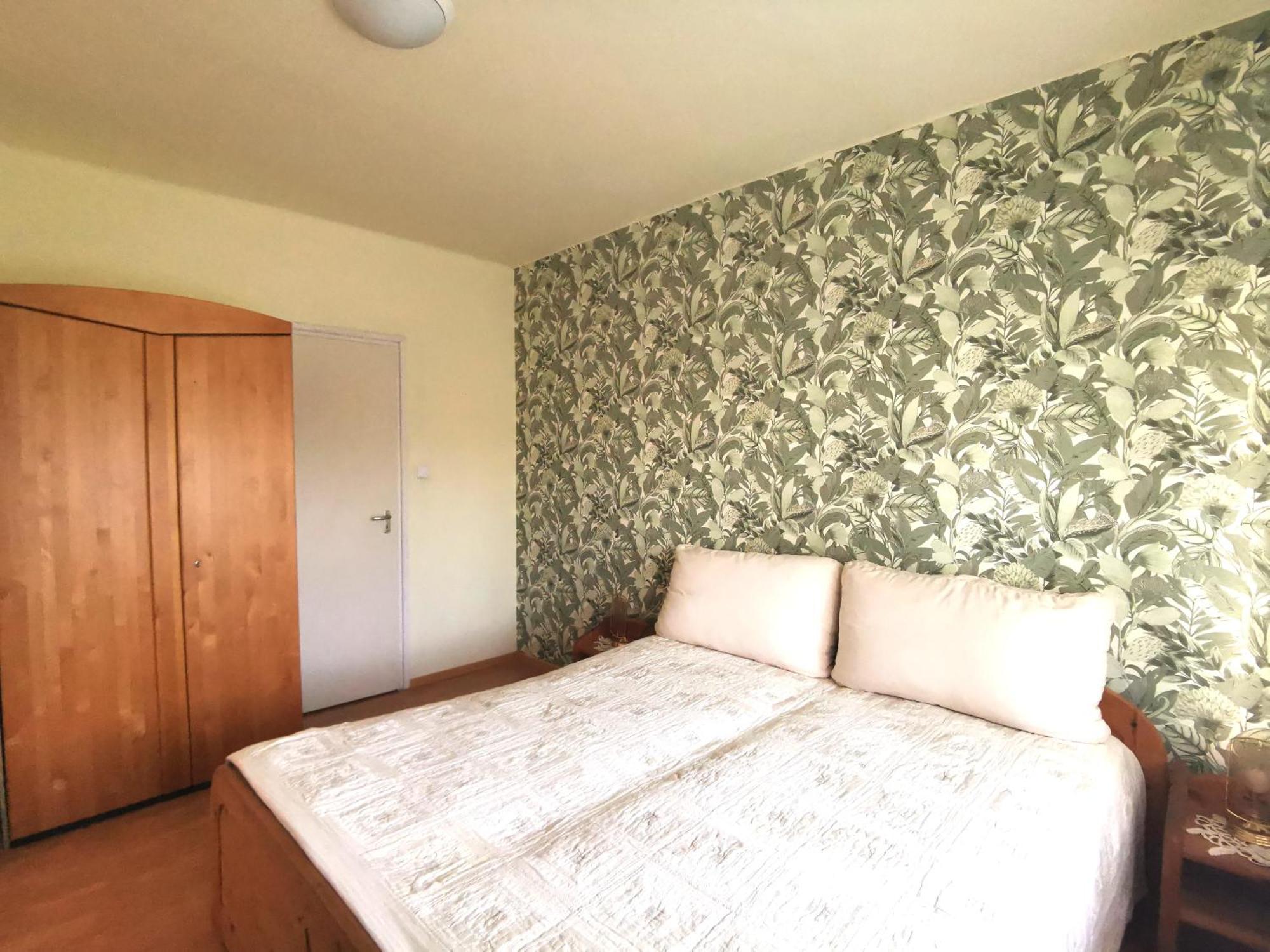 Appartamento Grosses Ferienhaus Plattensee Balaton - Nyaralo Haz 6 Szobaval, 5 Fuerdoszobaval, 3000 Nm Szolad Esterno foto