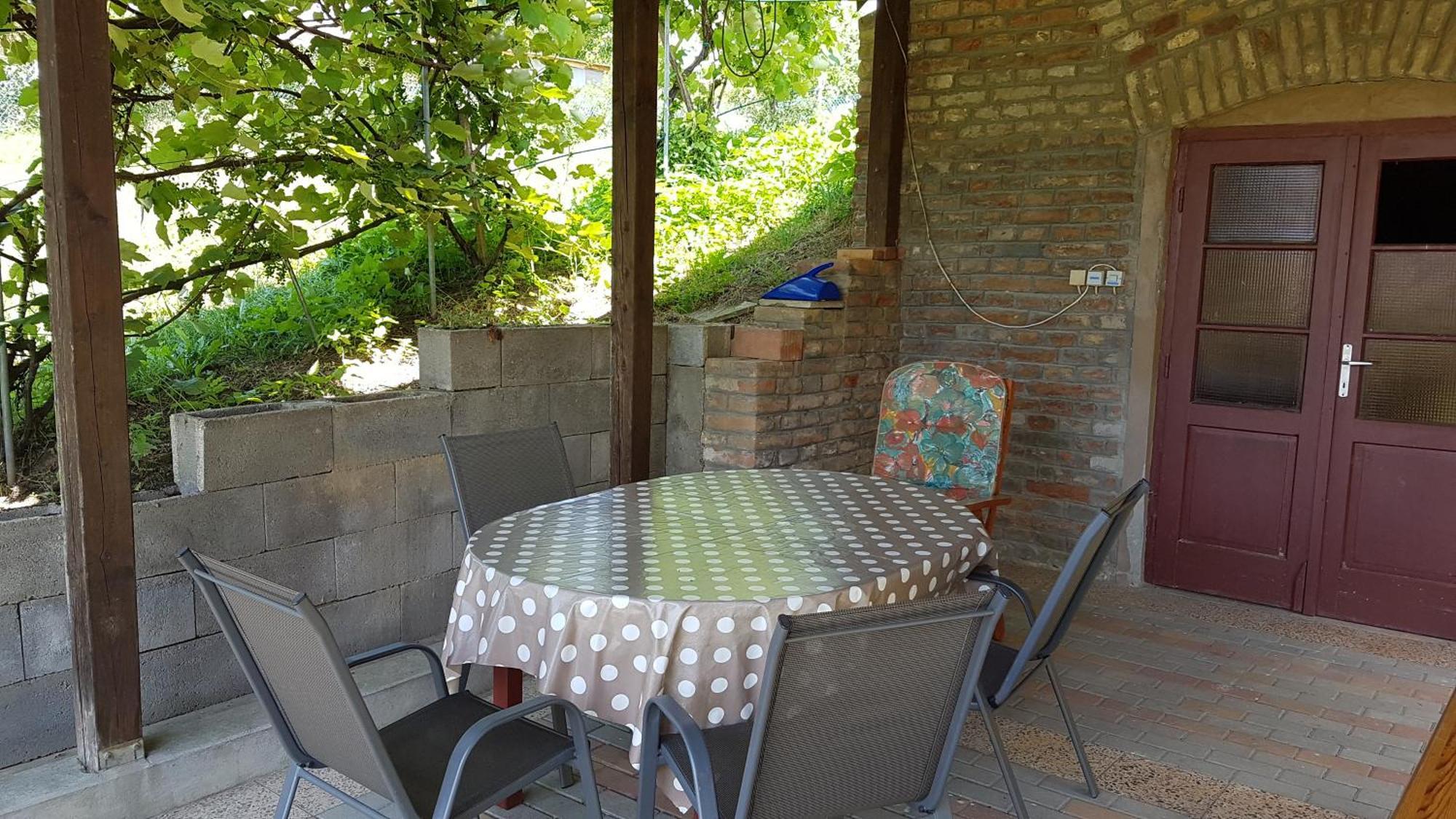Appartamento Grosses Ferienhaus Plattensee Balaton - Nyaralo Haz 6 Szobaval, 5 Fuerdoszobaval, 3000 Nm Szolad Esterno foto